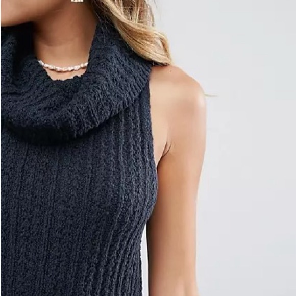 Hollister Rollneck Sleeveless Knit Jumper - Picture 3 of 7